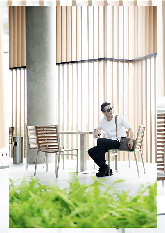 Next Image >>