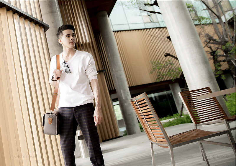 Next Image >>