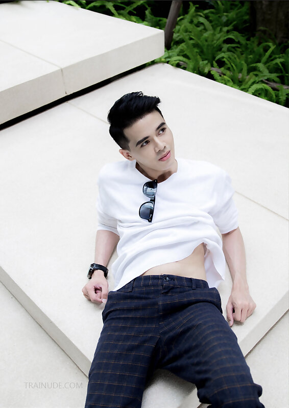 Next Image >>