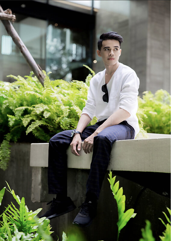 Next Image >>