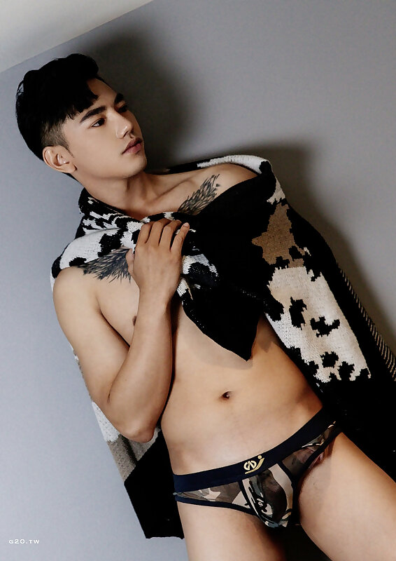 Next Image >>