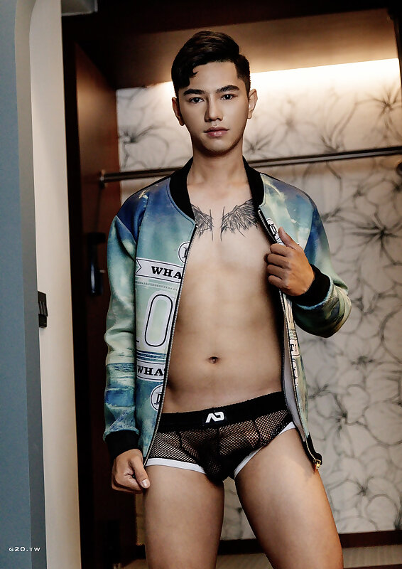 Next Image >>