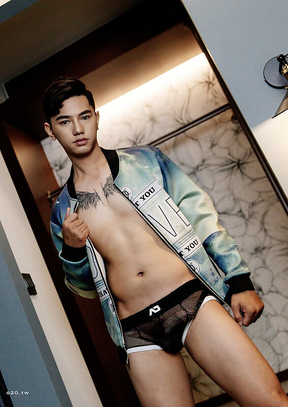 Next Image >>