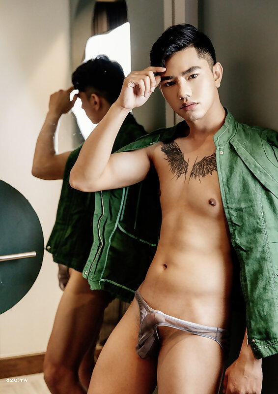 Next Image >>