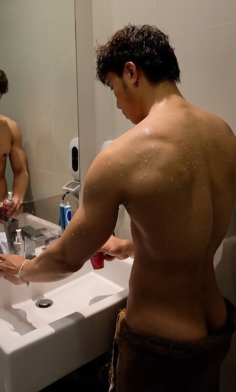 Next Image >>