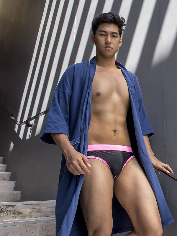 Next Image >>