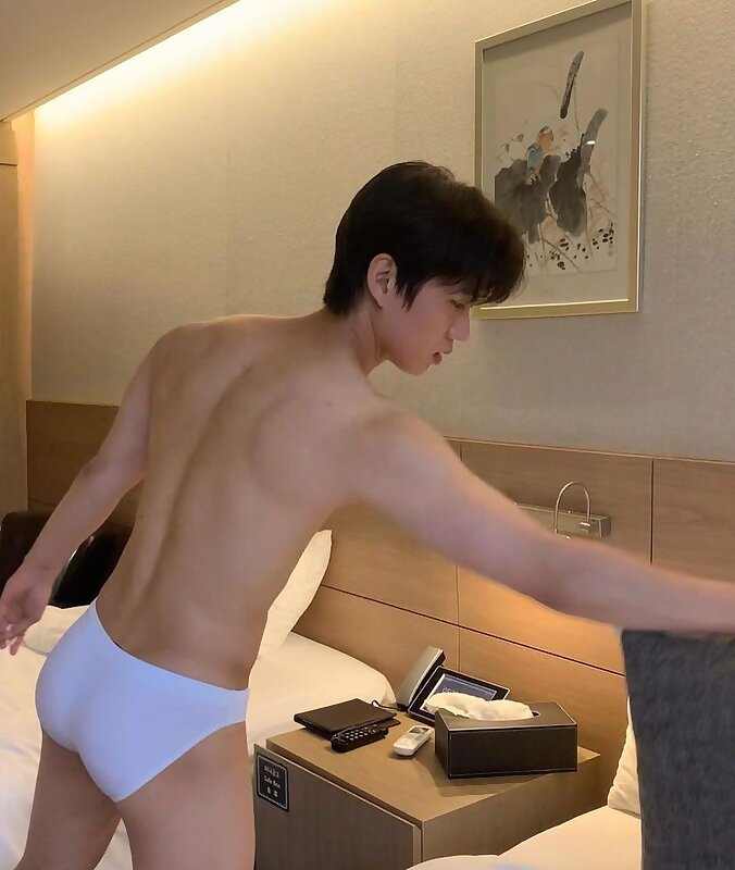 Next Image >>