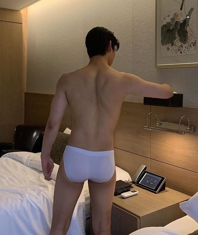 Next Image >>