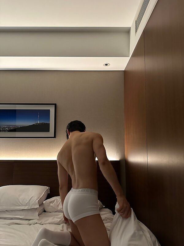 Next Image >>
