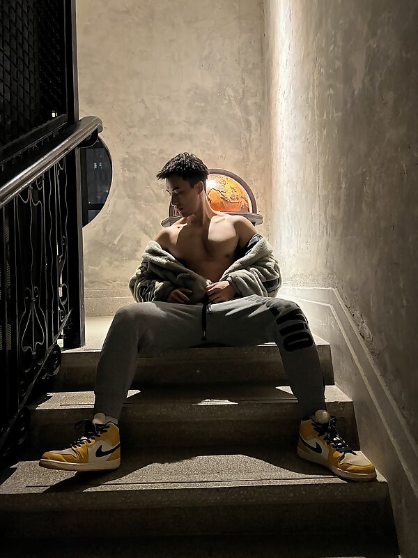 Next Image >>