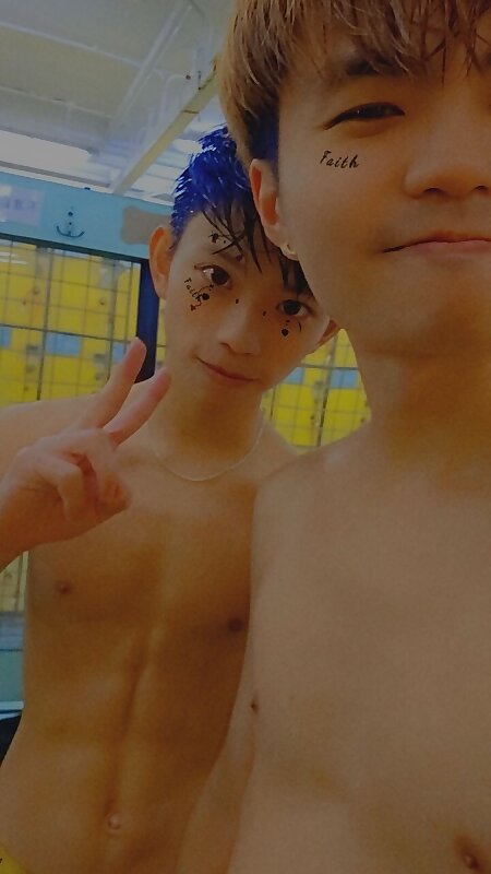 Next Image >>