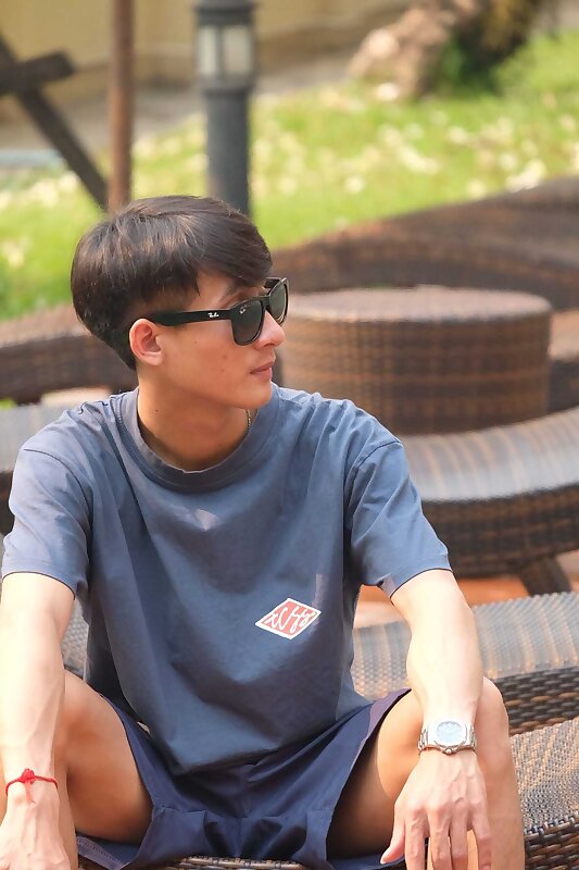 Next Image >>