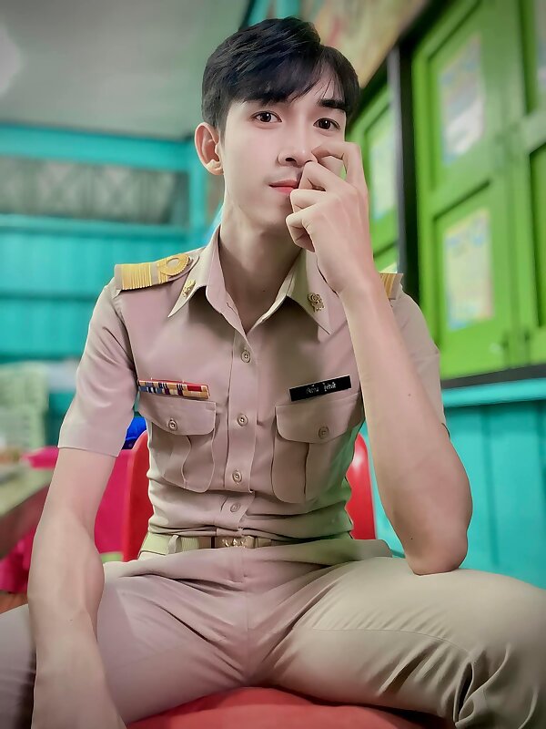 Next Image >>