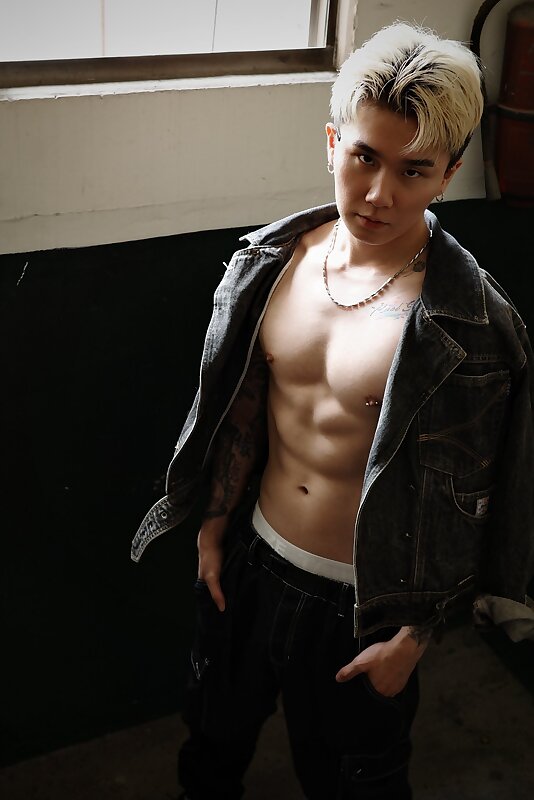 Next Image >>