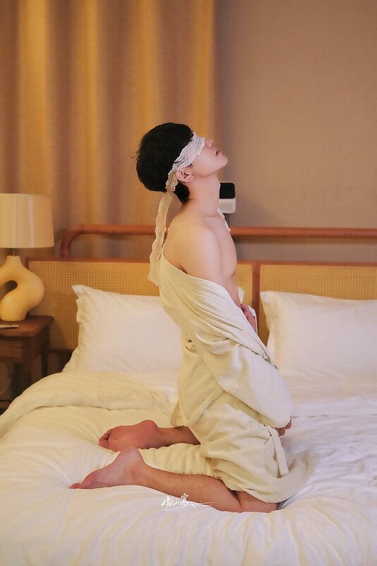 Next Image >>