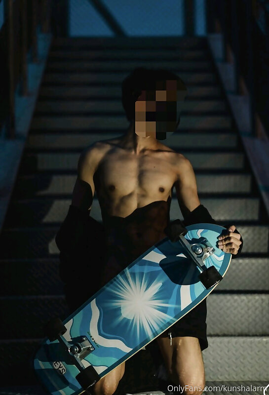 Next Image >>