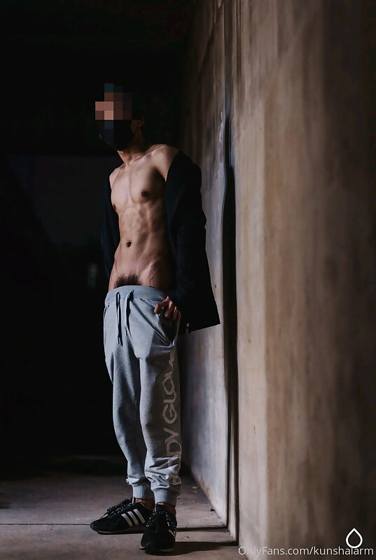 Next Image >>