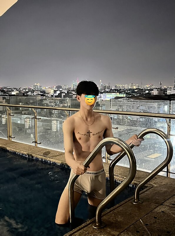 Next Image >>