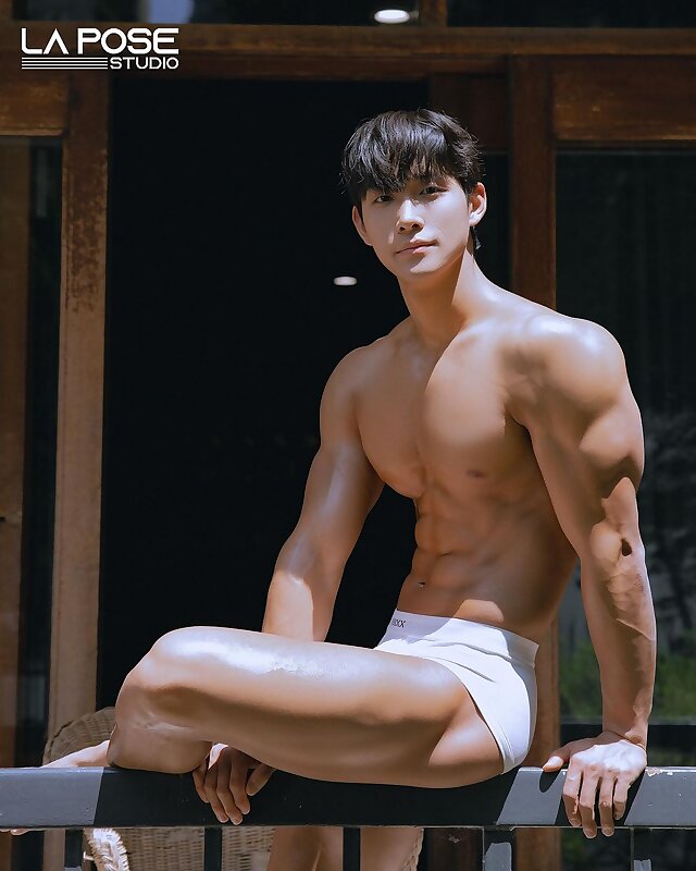 Next Image >>