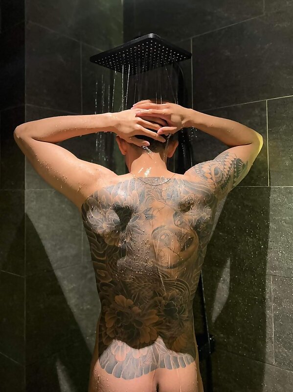 Next Image >>