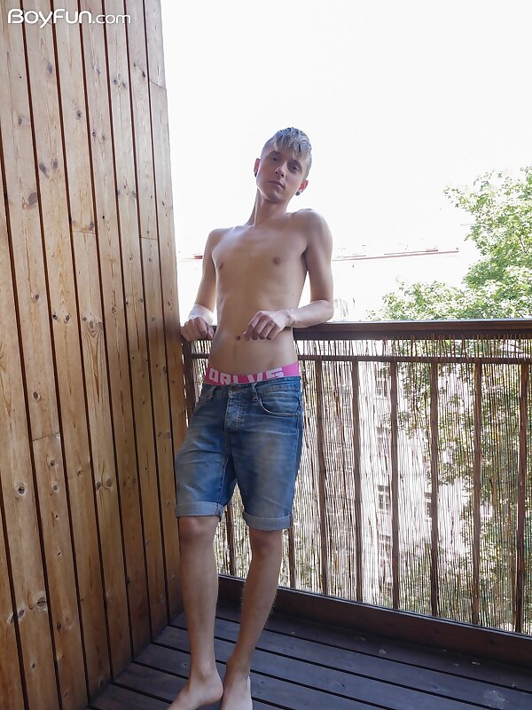 Next Image >>