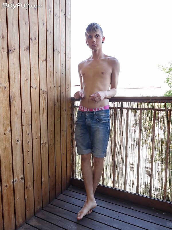 Next Image >>
