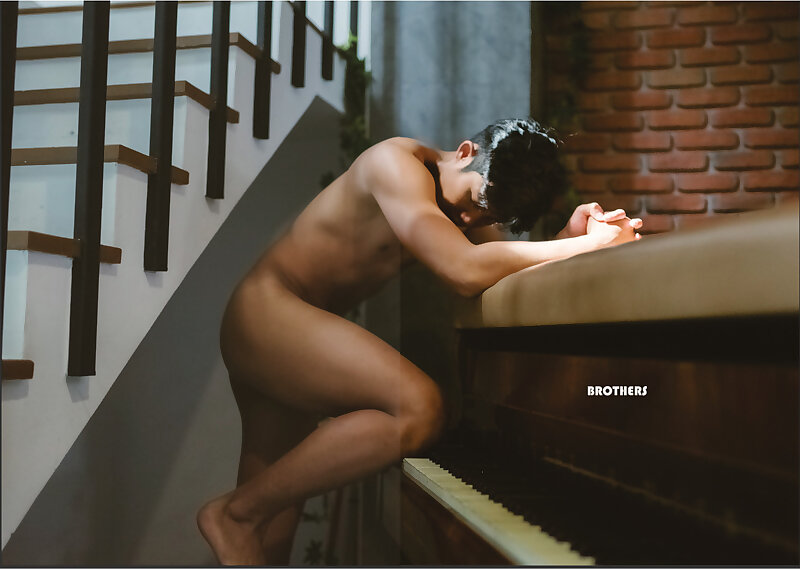 Next Image >>