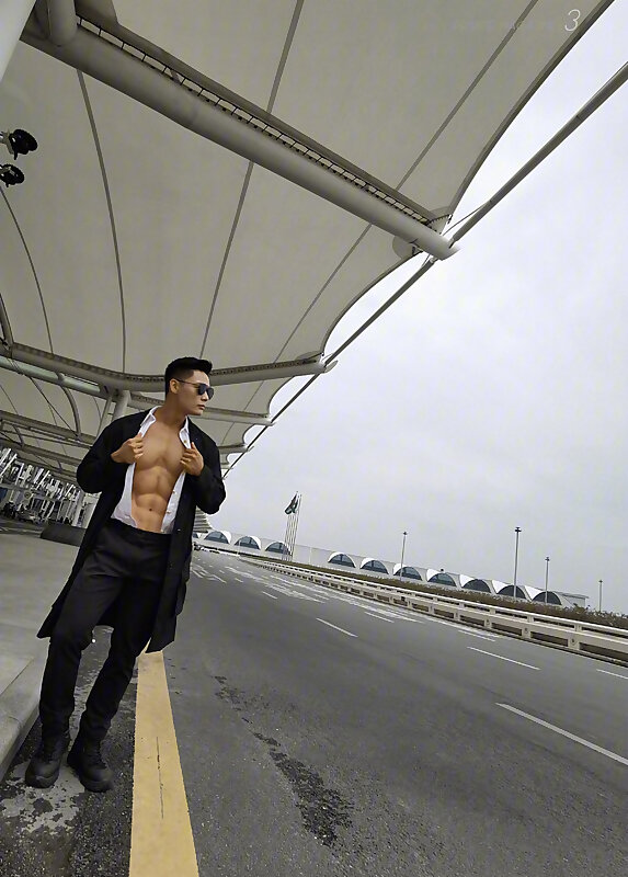 Next Image >>