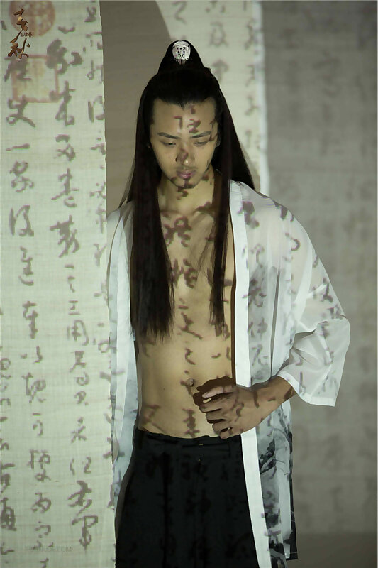 Next Image >>