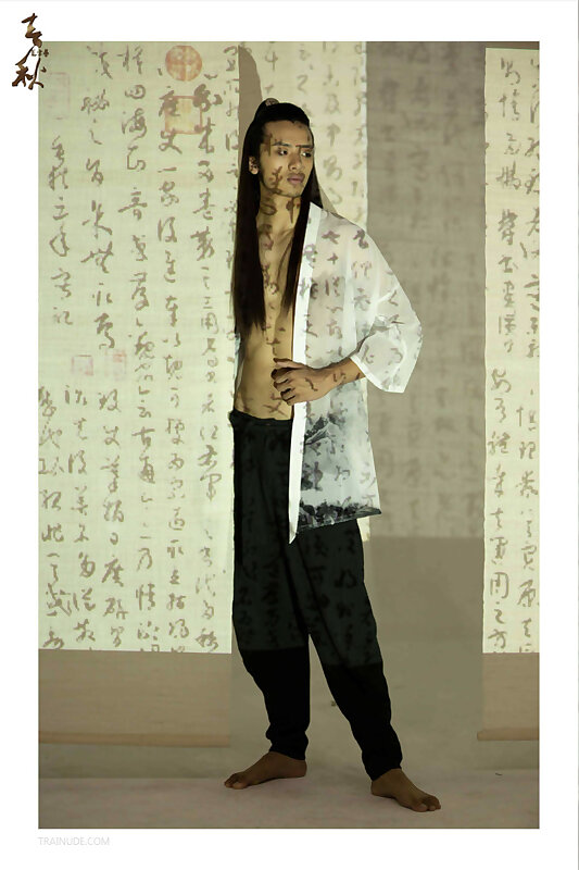 Next Image >>