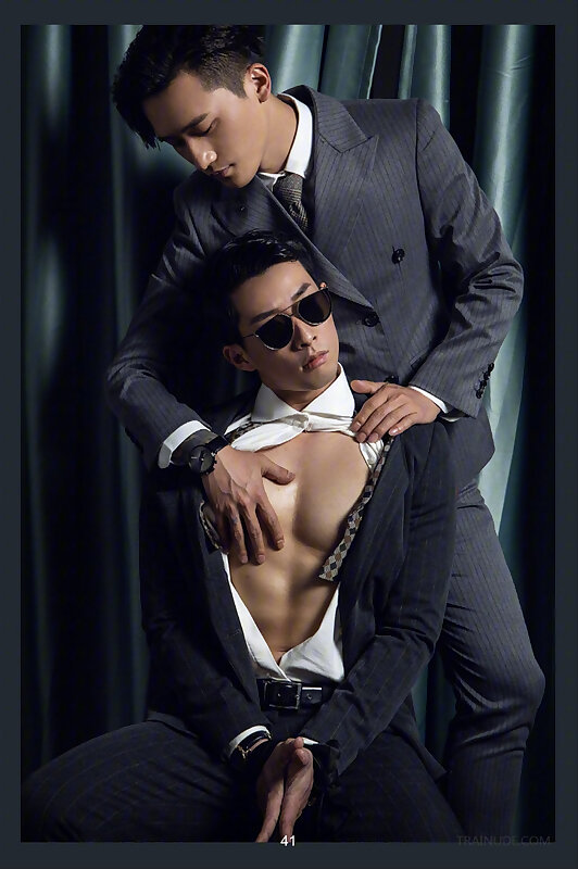 Next Image >>