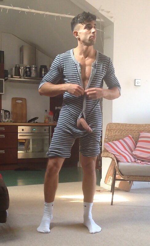 Next Image >>