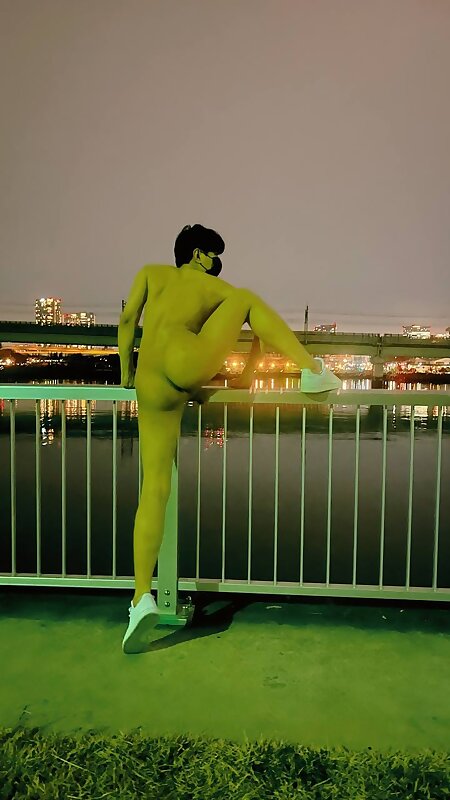 Next Image >>