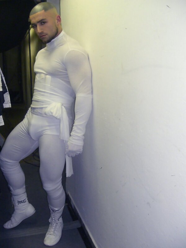 Next Image >>