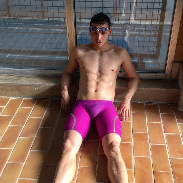Next Image >>