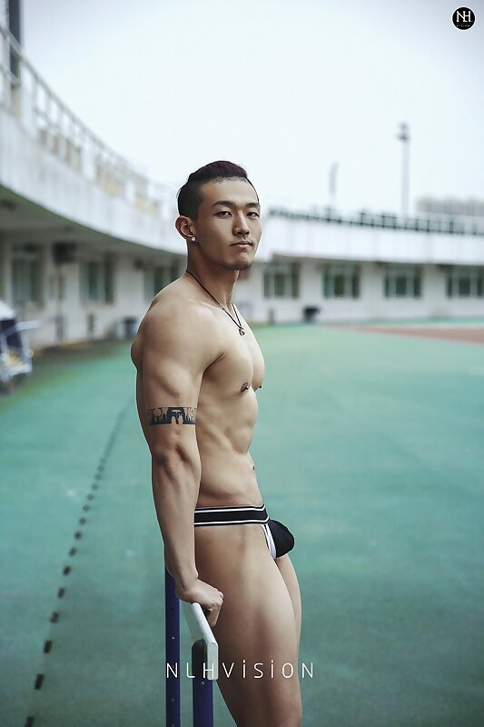 Next Image >>