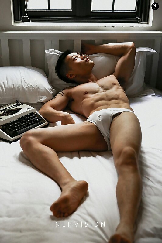 Next Image >>