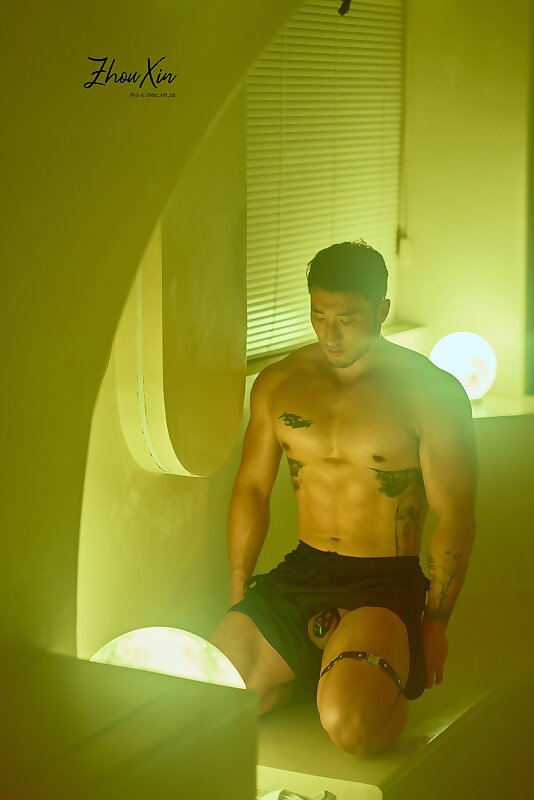 Next Image >>