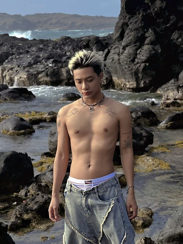 Next Image >>