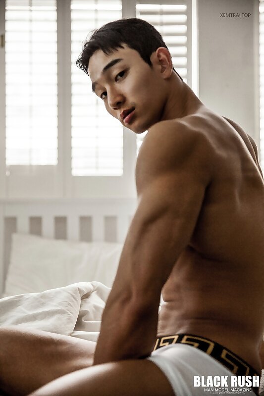 Next Image >>