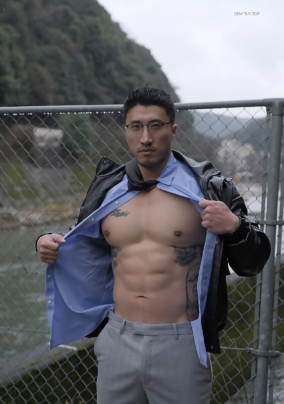 Next Image >>
