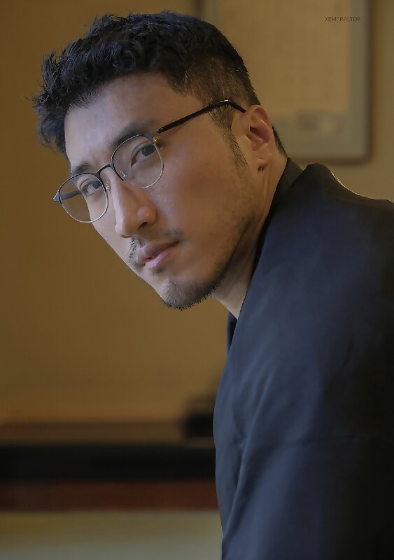 Next Image >>