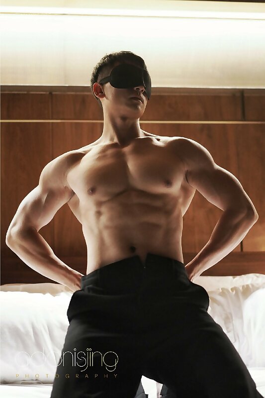 Next Image >>