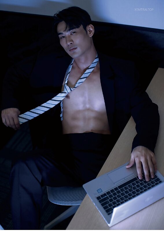 Next Image >>