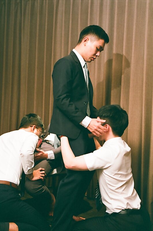 Next Image >>