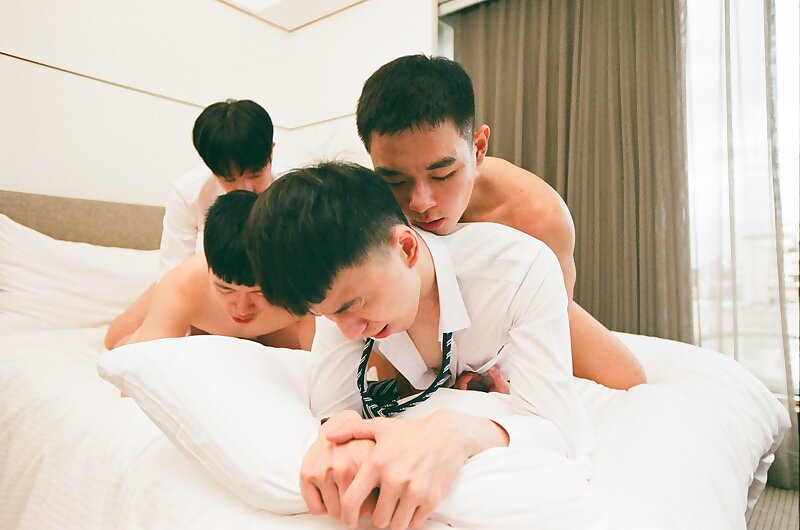 Next Image >>