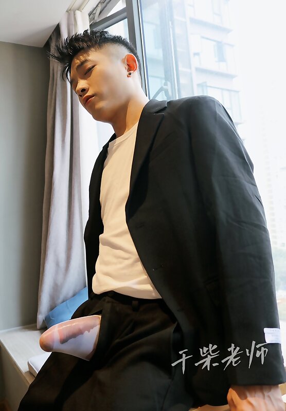 Next Image >>