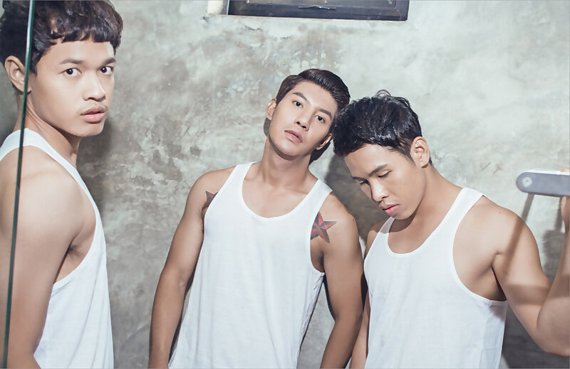 Next Image >>