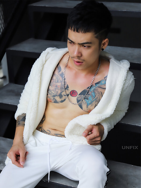 Next Image >>