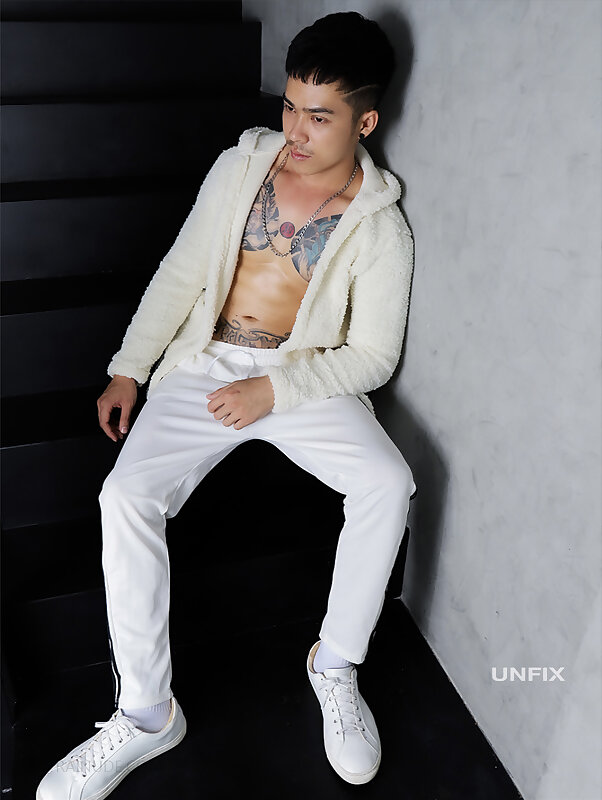 Next Image >>
